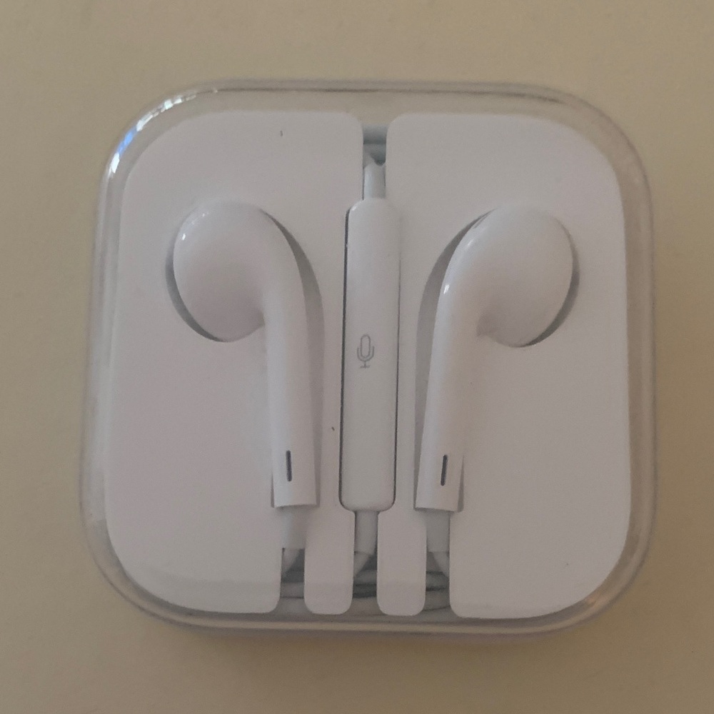 Apple White Earbuds with Inline Microphone